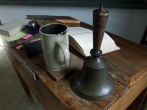 Закриват по 100 училища на година