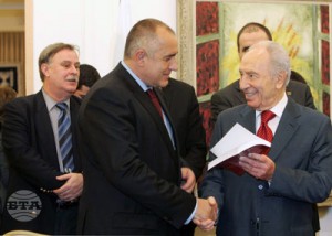 Бойко стана официален шеф на ГЕРБ и замина за Газа