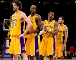 LAKERS с първа победа в първия мач от плейофите